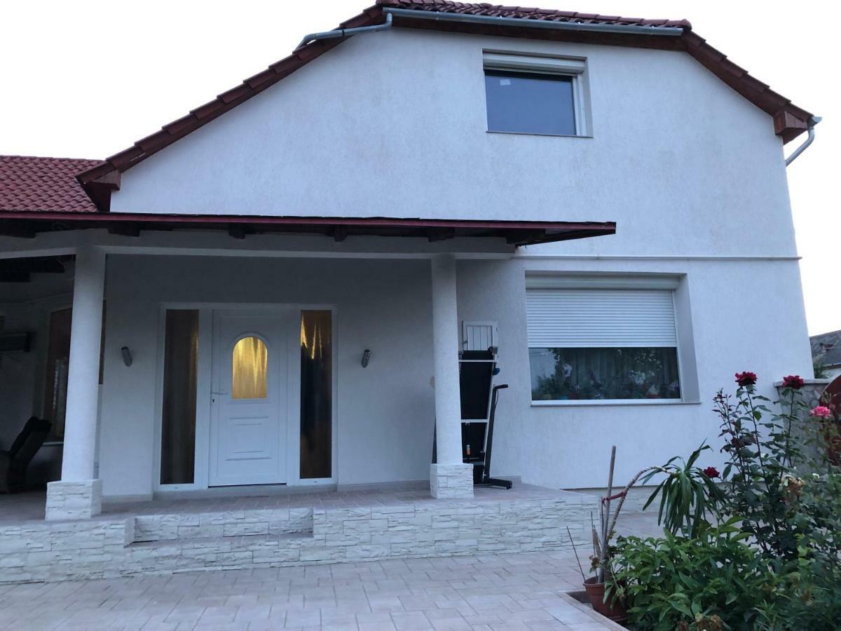 Apartamento Battonya House Exterior foto